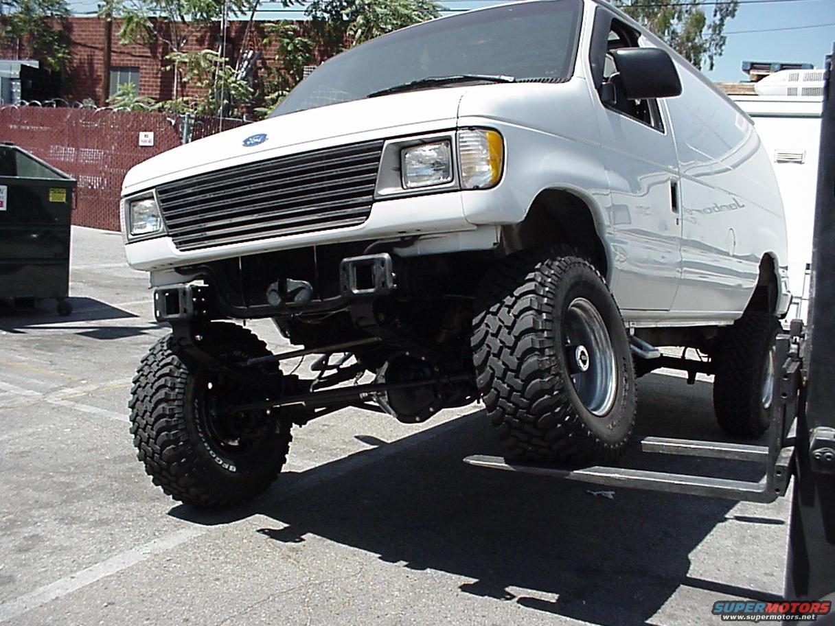 2001 Ford E150 photo