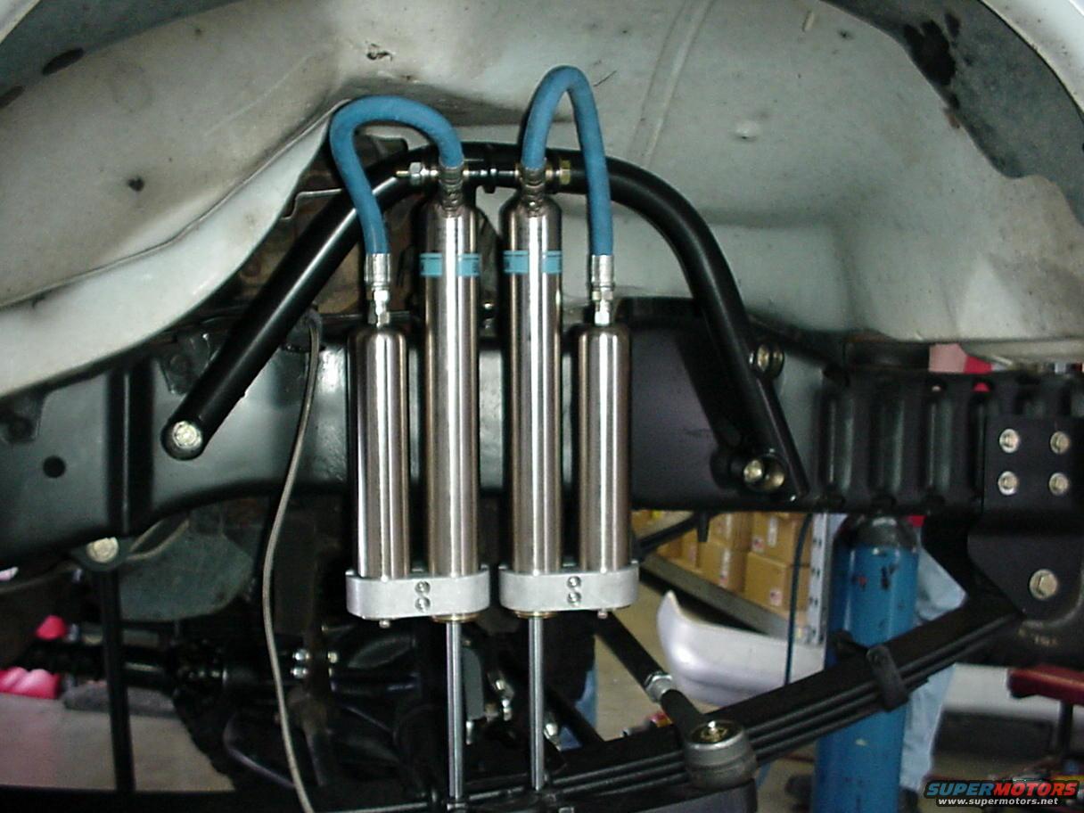 2001 Ford E150 photo