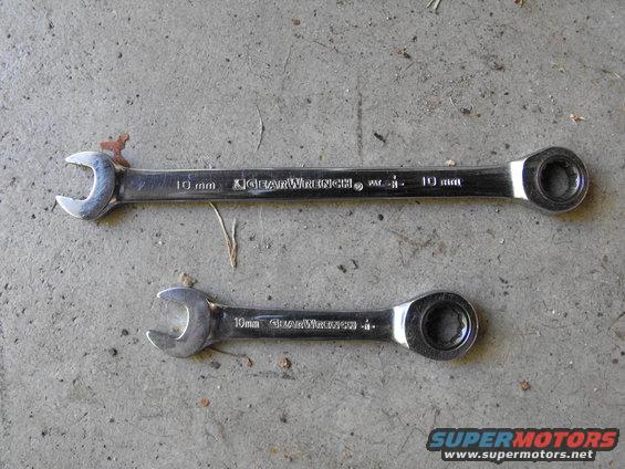 dscf0271.jpg Dunno how I lived without these ratchet wrenches. Got a set of 28, on sale last week, and I'm loving them. Especially good for getting those clamp bolts between the frame and body.