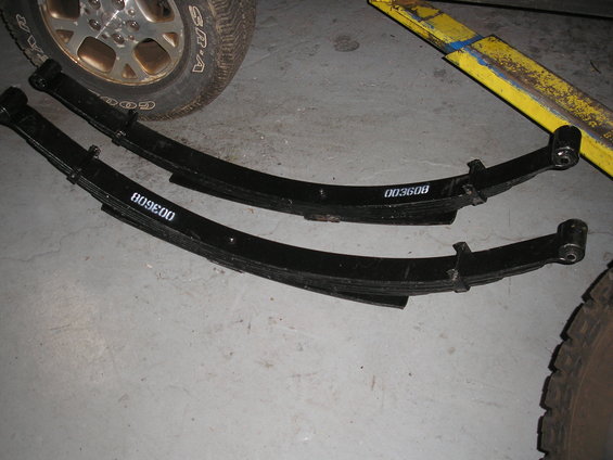 Leaf springs with part numbers 003608 and 809600