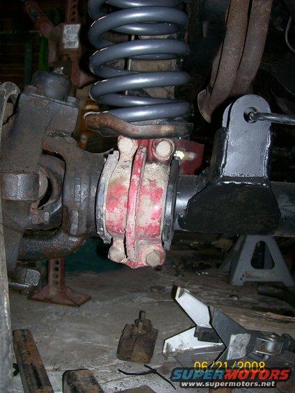 100_0621.jpg new trac bar bracket and deaver springs