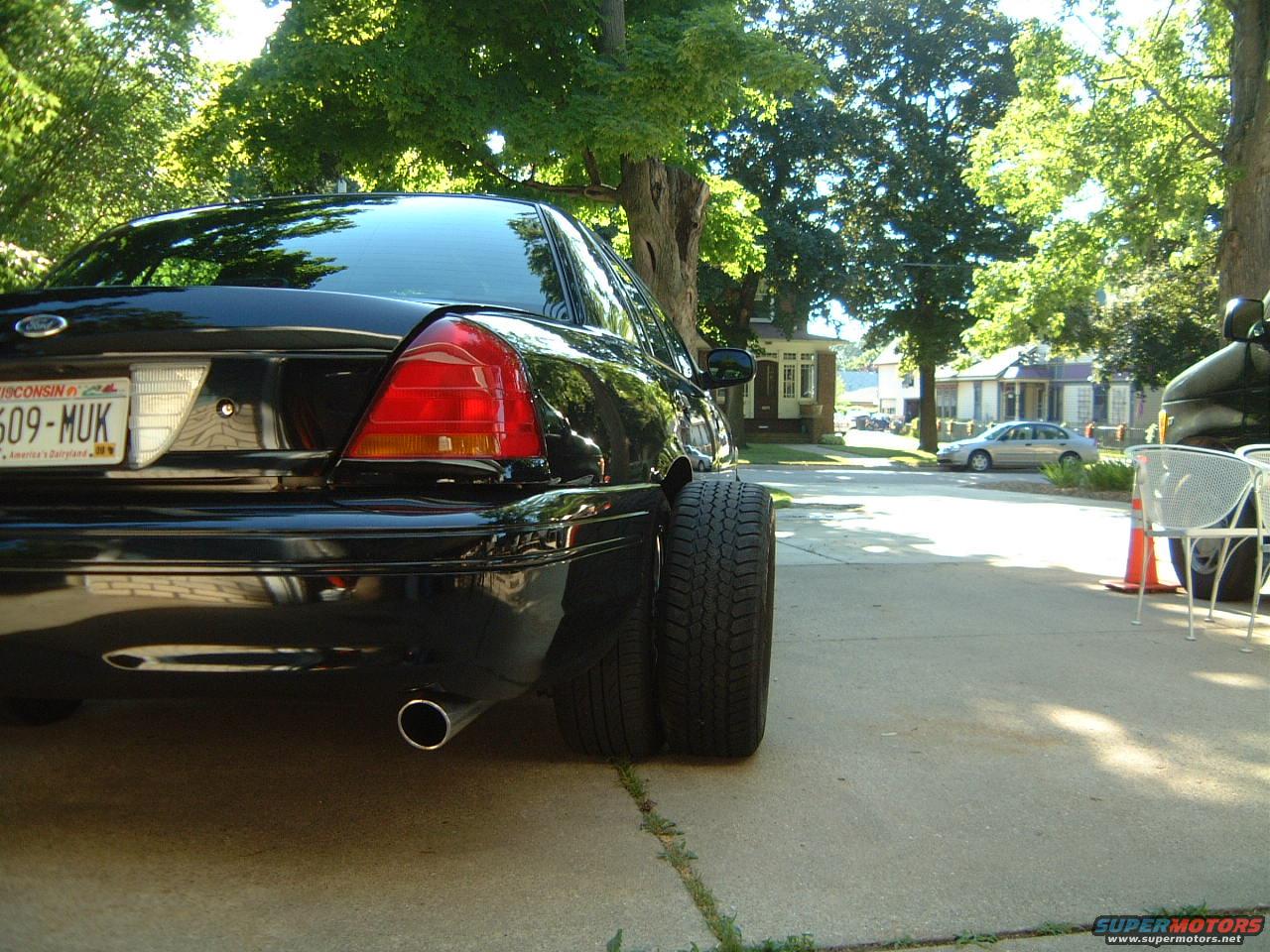 2003 Ford Crown Victoria photo