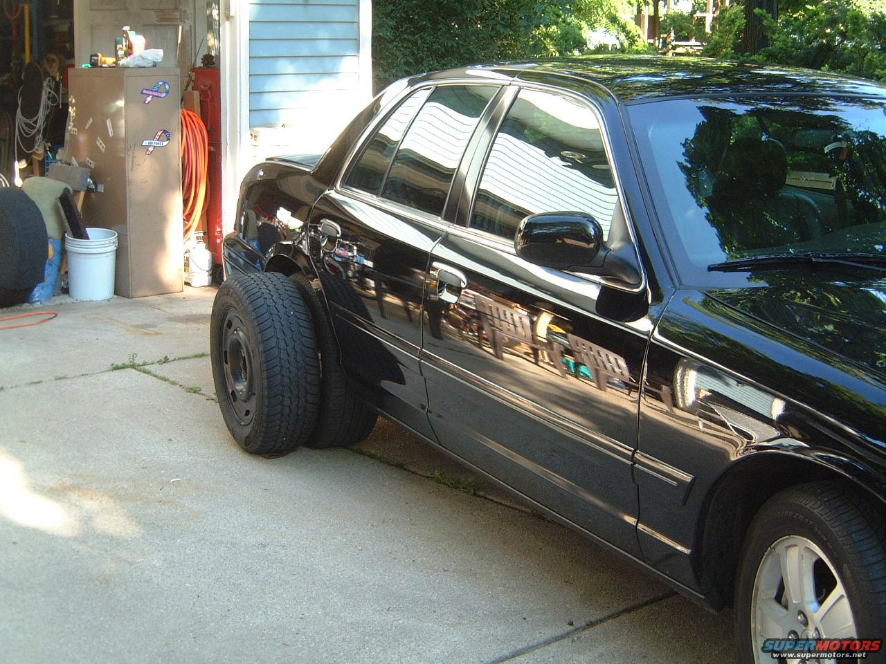 2003 Ford Crown Victoria photo