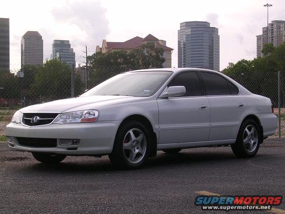 2003 Acura TL sedan, side view, parked outdoors with city buildings in background