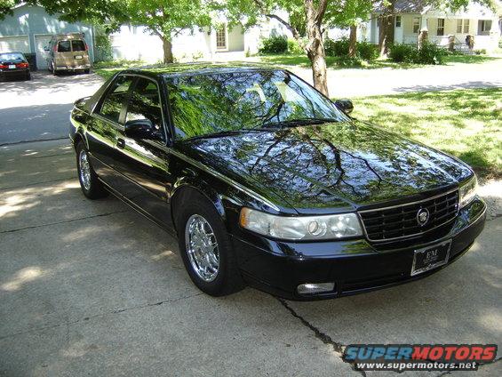 Black 1999 Cadillac Seville 3q-front view