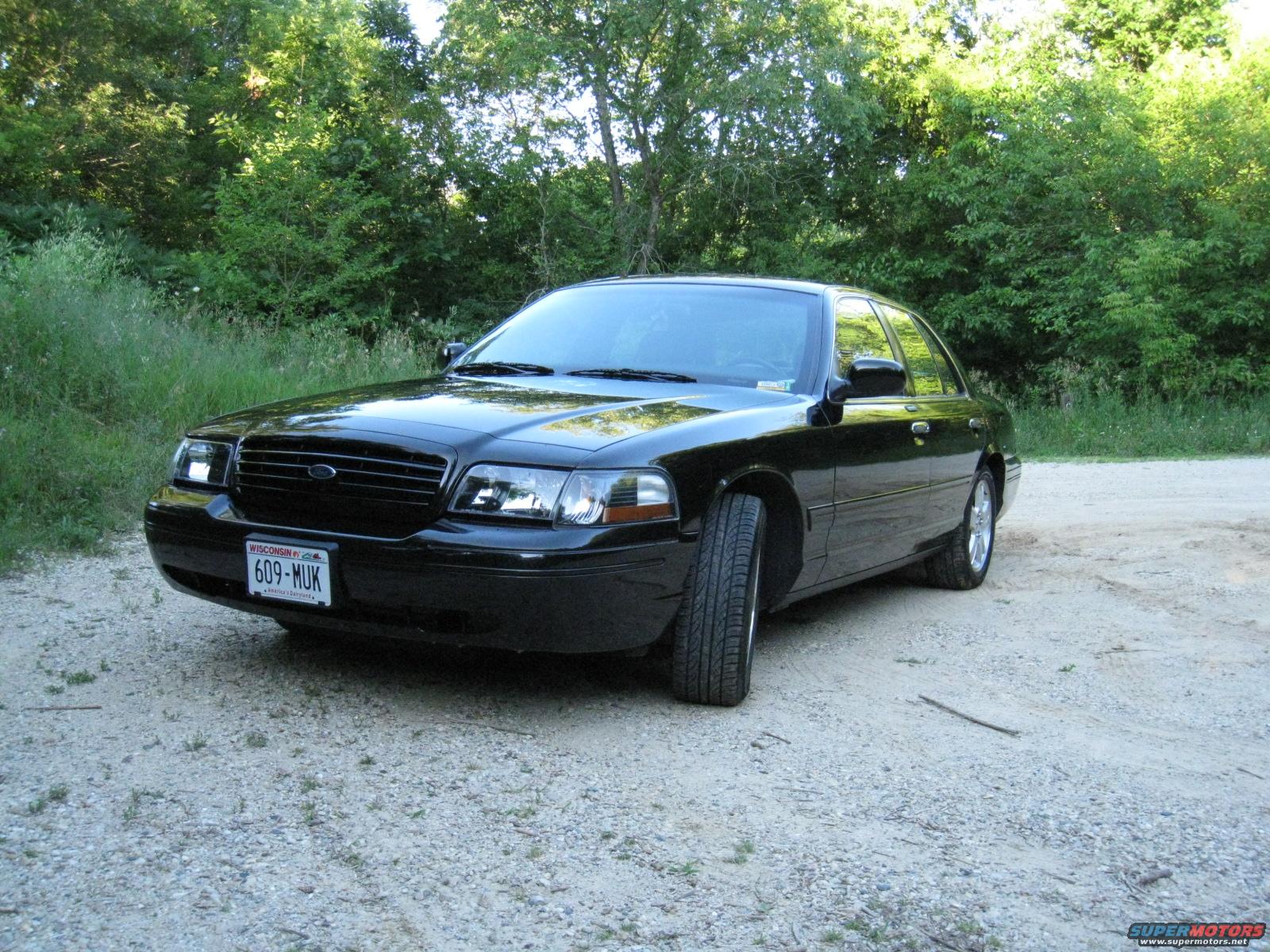 2003 Ford Crown Victoria photo