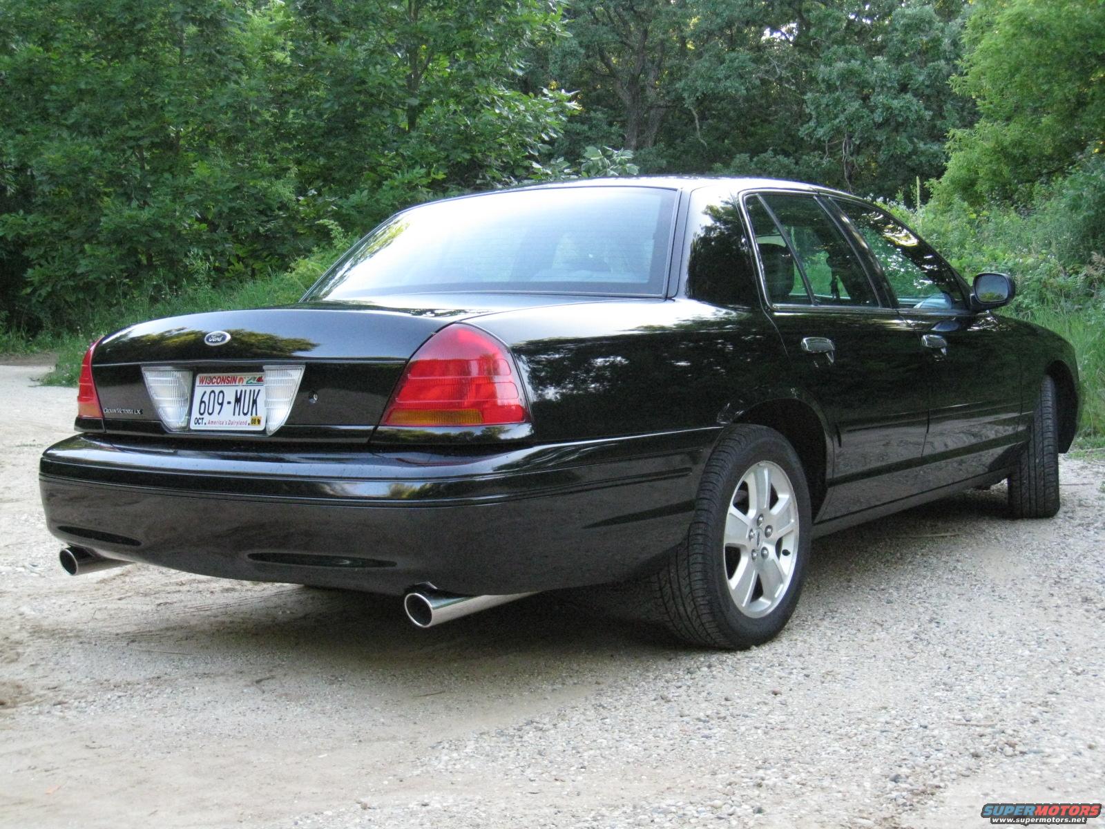 2003 Ford Crown Victoria photo
