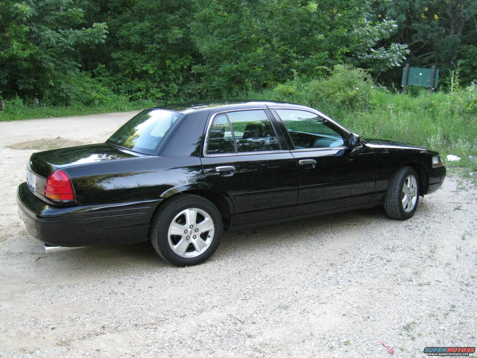 2003 Ford Crown Victoria photo