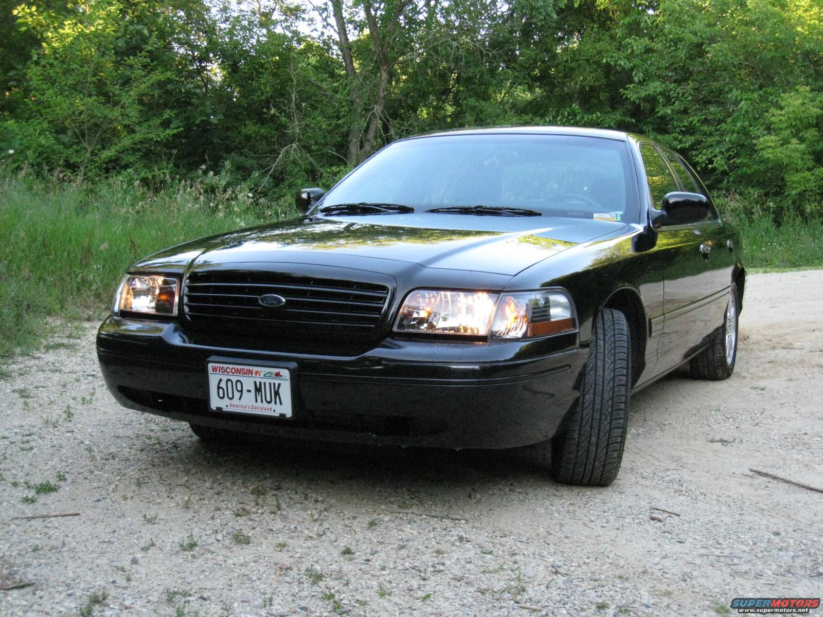 2003 Ford Crown Victoria photo