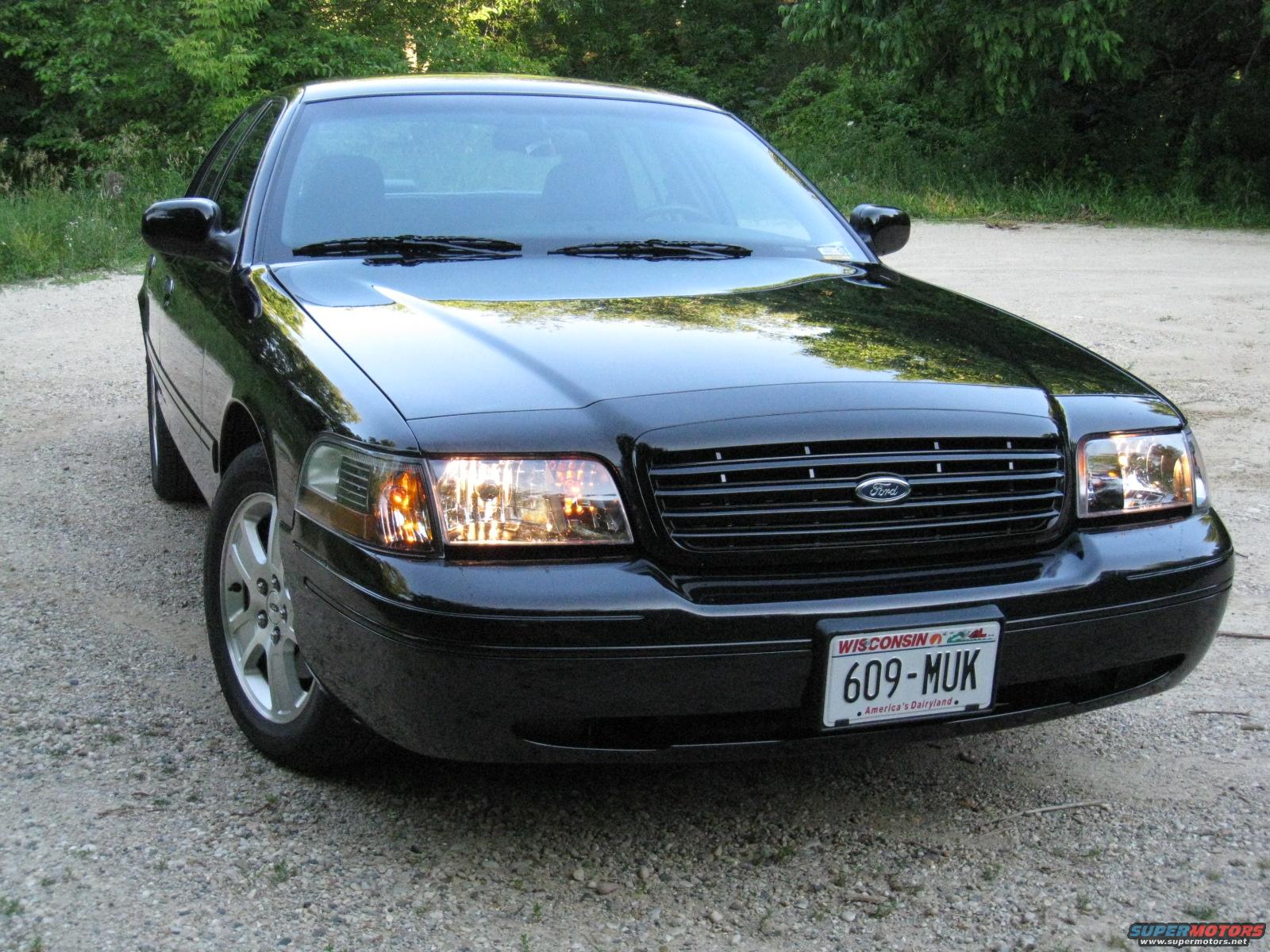 2003 Ford Crown Victoria photo