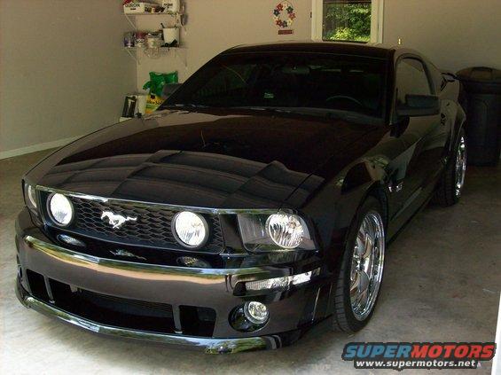 Black 2007 Ford Mustang front 3/4 view in garage