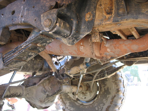1978 Ford Bronco rear axle, leaf springs, and exhaust pipe