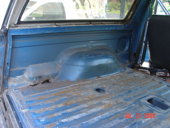 dsc00767.jpg Rear driver side. As you can see there is a small area that has to be repaired before I can continue. 