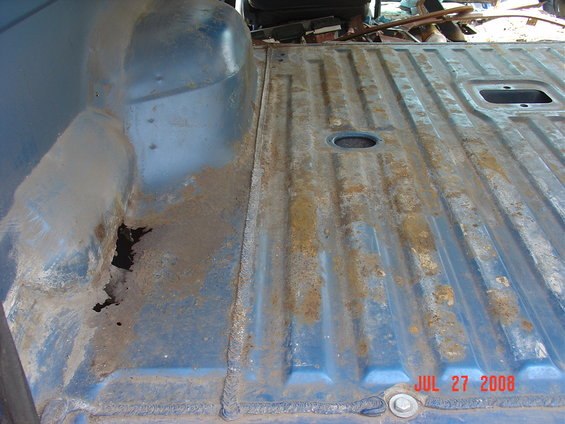 dsc00770.jpg Close up of the rust hole on the rear driver side. 