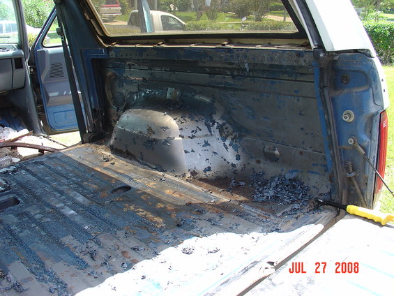 dsc00787.jpg The rear passenger side was done after the rear driver side and it appears it was starting to get a little to hot outside so it slowed the stripping process down.