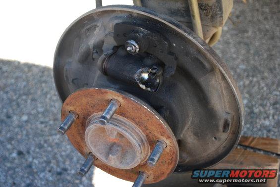 The blown slave cylinder