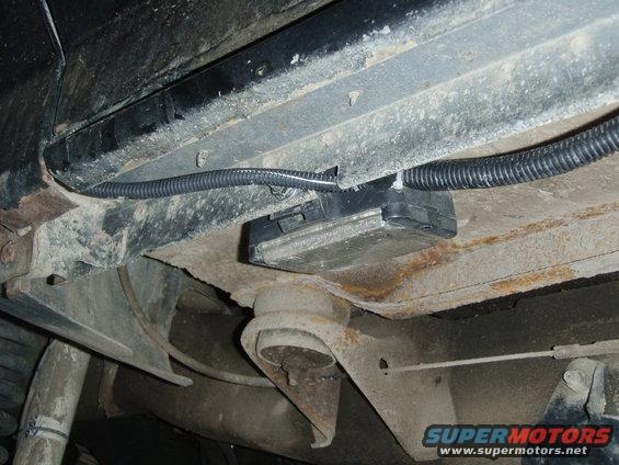 p7300006.jpg front driver side light, with cable to switch