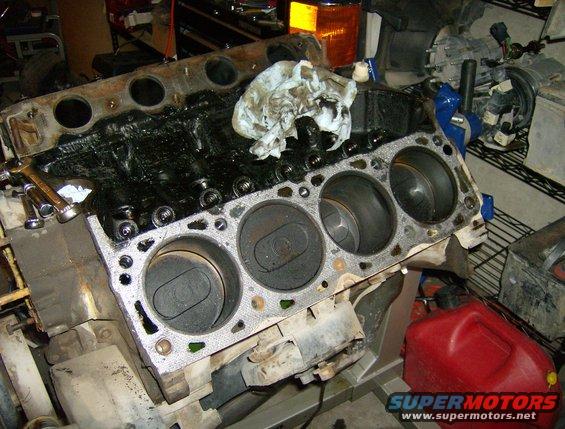 hpim0789.jpg Pistons looking pretty decent... just a little carbon build up that cleaned off easily.