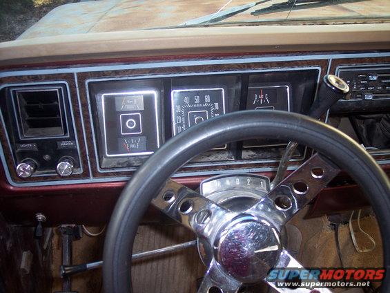 100_9813.jpg has factory steering wheel now