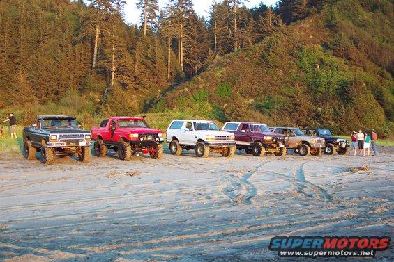 2008051618--long-beach-002.jpg Group on the Beach
(5/16/2008)