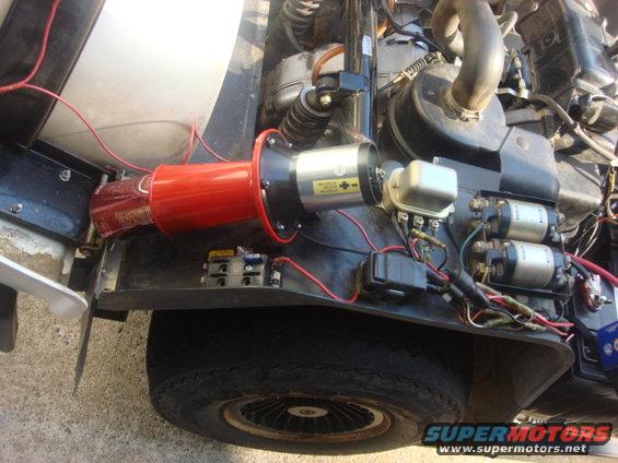 horn-09.jpg I ran a power from the fuse block to the push button switch (10 amp fuse)