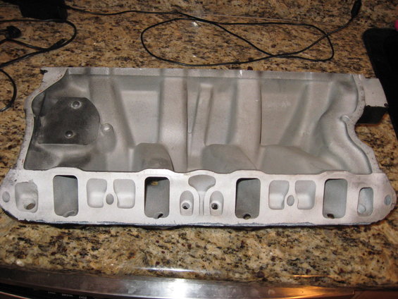 Aluminum intake manifold with eight ports