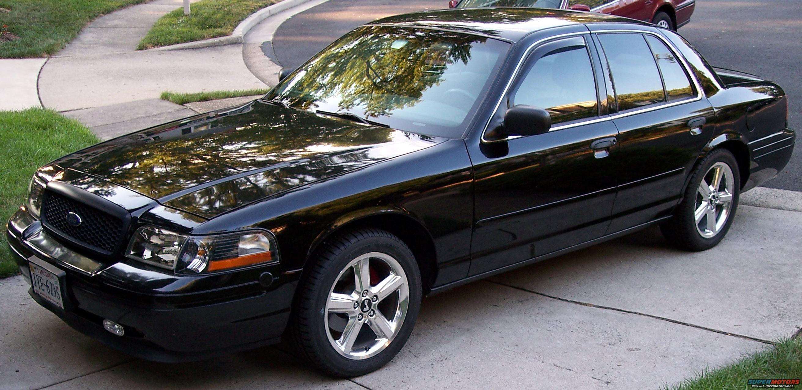 2001 Ford Crown Victoria photo