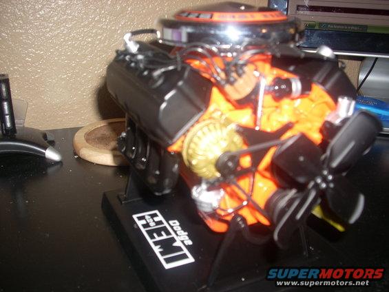 Model engine with Dodge 426 HEMI text on base