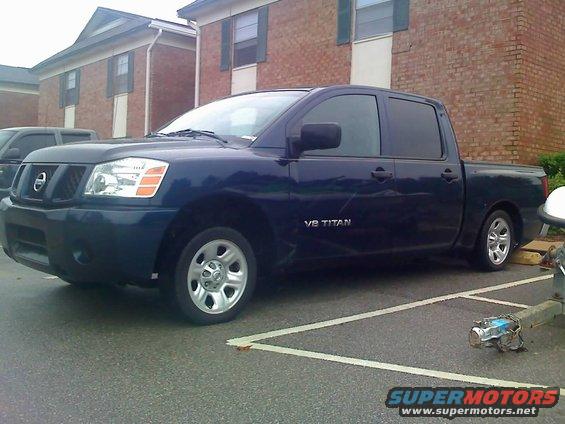 082508_1043.jpg Front Air'd up.... Man I need bigger wheels