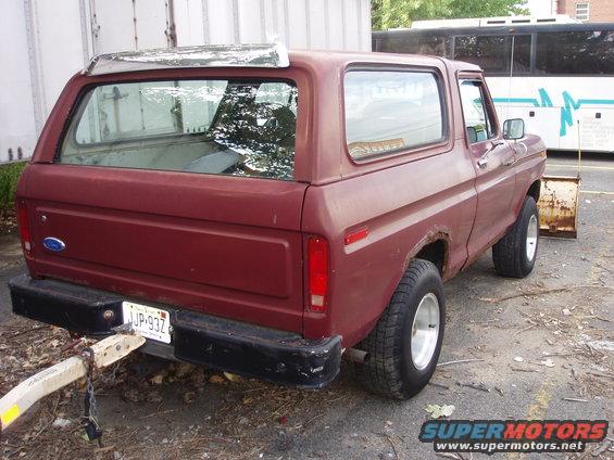 1979 Ford Bronco rear view, maroon paint, trailer hitch, license plate JP-93Z