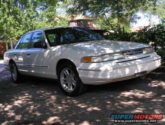 1996 Ford Crown Victoria photo