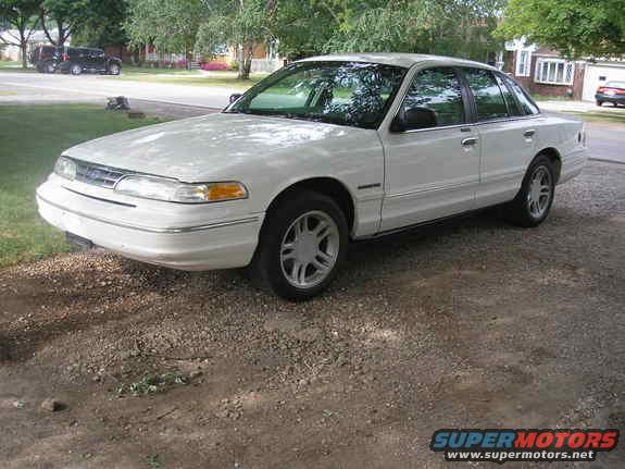 1996 Ford Crown Victoria photo