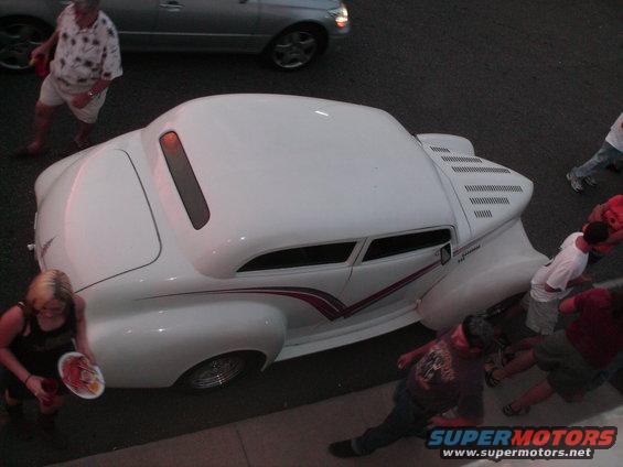 pict0328.jpg Hooters Cruise-in