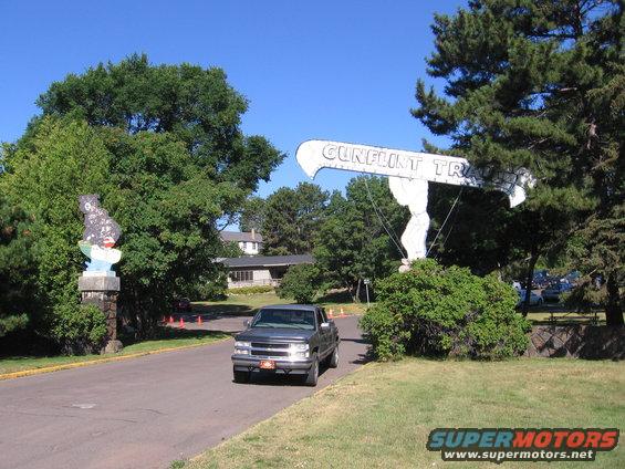 img_3917.jpg up the trail