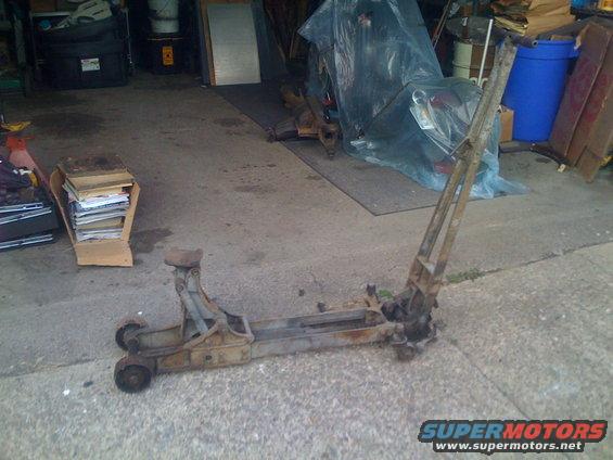 1922 Two and a half ton floor jack - Circa 1922
