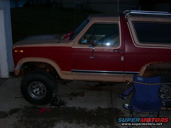 dscn1562.jpg The diesel is in and the front springs are still holding up.  They are factory ones out of an 86 F-250 (same as the engine).