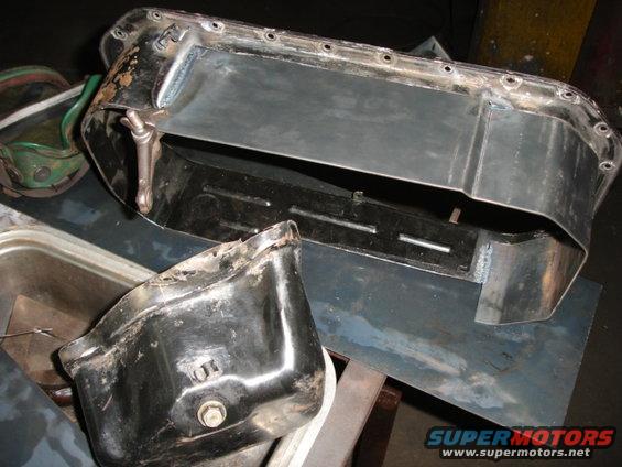 dsc01805.jpg New oil pan....2 1/2 gallons....and deep rear sump