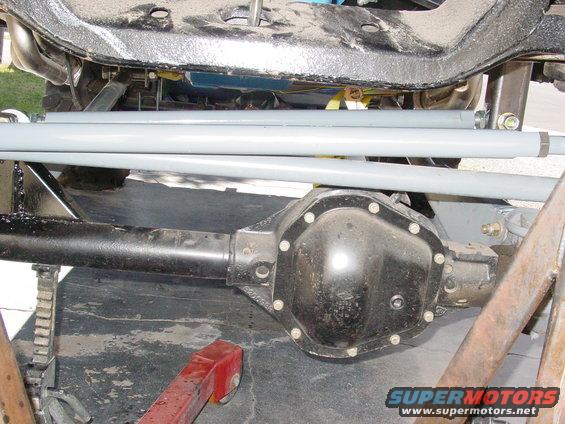 Rear differential and suspension components with gray bars