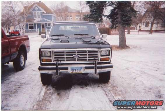 bronco_11.jpg Nice front shot notice the scoops makes it look mean!!