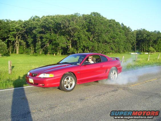 robyn-burning-rubber-1.jpg Robyn burning off what's left...