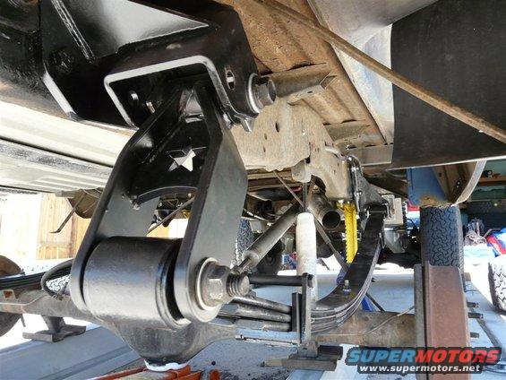 p1000332-(large).jpg chevy 64's with DIY4X 7" shackle...unweighted