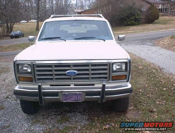 fd820002.jpg Steel Horse light bar with custom CB antena in center, two custom stubies on sides for ham (soon to be replaced with a screwdriver antena) scaner is fead through Am/Fm antena.