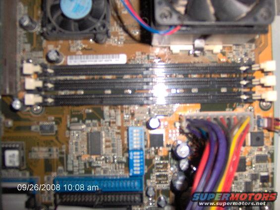 im001075.jpg memory slots