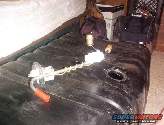 sd820003.jpg New sending unit