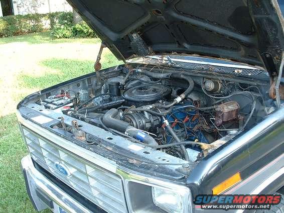 dscf0059.jpg Engine compartment