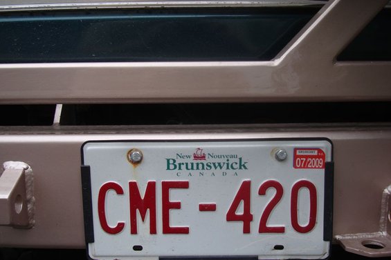 New Brunswick license plate CME-420 with 07/2009 sticker on a vehicle's rear bumper