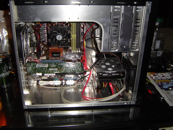 93008-011.jpg Todd's new comp

AMD Athalon x2 AM2
Asus M3N78-Pro
4 gig ram
500g WD SATA HD
9800 GT 
Lian-Li  Case 