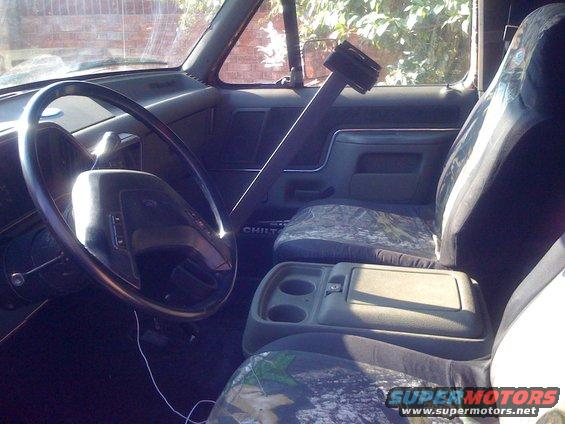 img_0288.jpg I completely resprayed the interior including the carpet. The upright gun mount is removable and shweeeet.