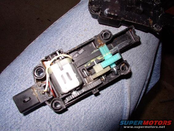 img_0110.jpg Four eyelets(that should have had removeable screws) drilled out and the sides of the case separated with a carpet knife, here's the result.