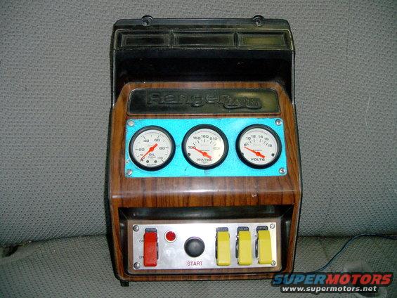 gaugepod3.jpg AutoMeter Phantom gauges